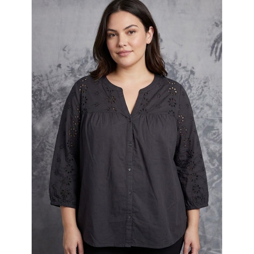 Croft & Barrow Black Eyelet Embroidery Button Front Blouse 1X Plus